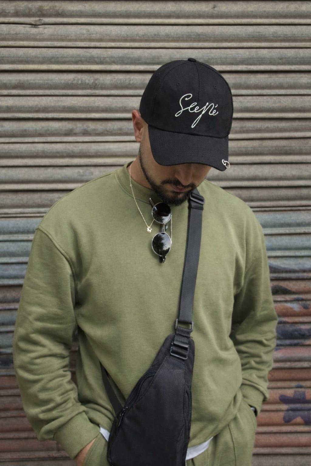 Sapé cap styled in the city